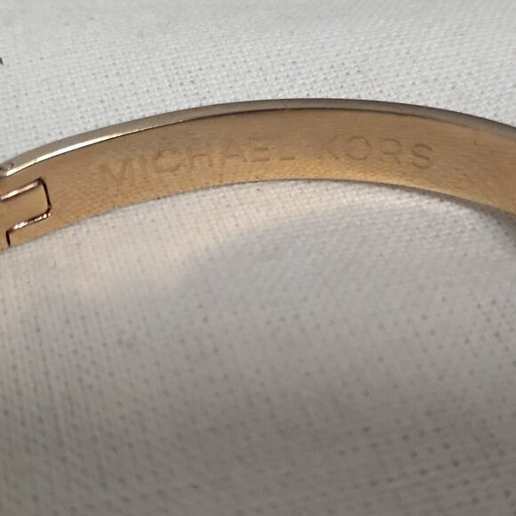 ❤️LOT 2 MICHAEL KORS Silver / Gold Buckle Hinged Studded Bracelet - Picture 6 of 6
